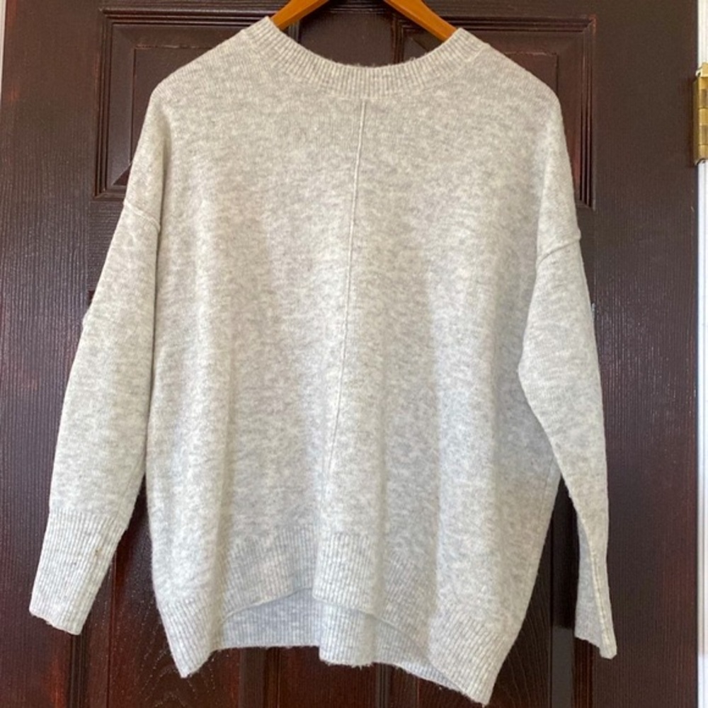 Light Heather Grey Long Sleeve Scoop Neck Sweater Size Small